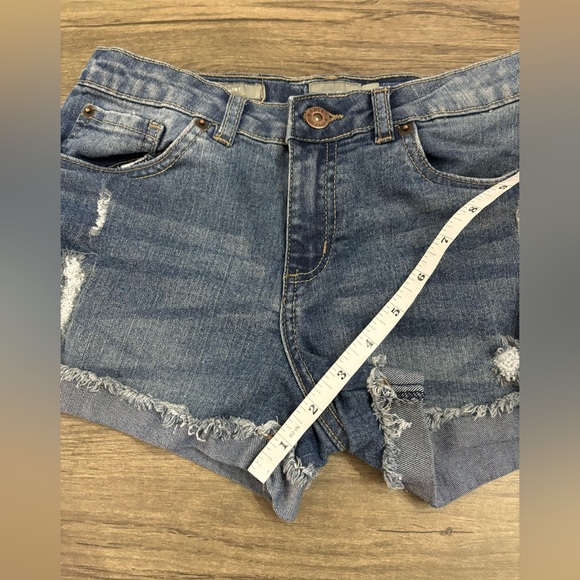 Lucky Brand Riley Shorts Girls Size 14 Destroyed Cuffed Mid Rise Denim EUC - Picture 7 of 7